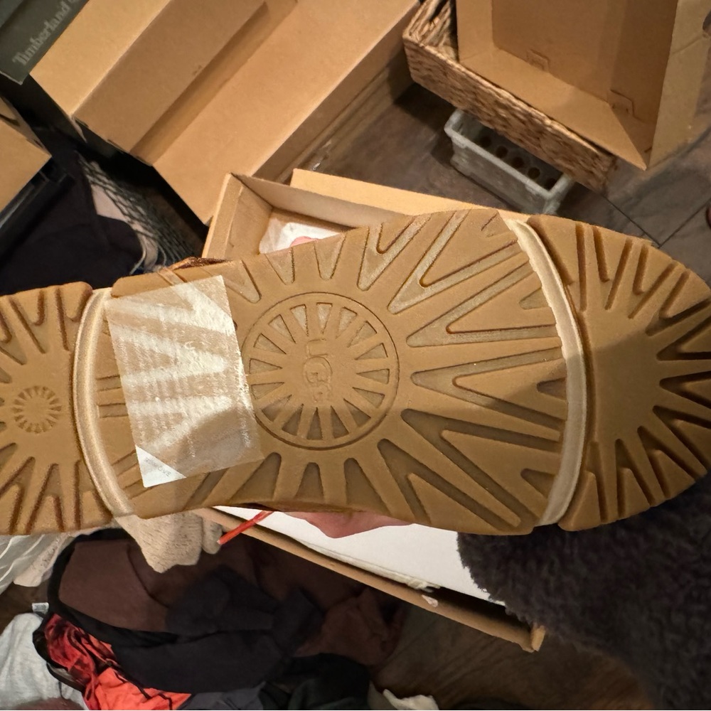 Ugg boot - Picture 3 of 6